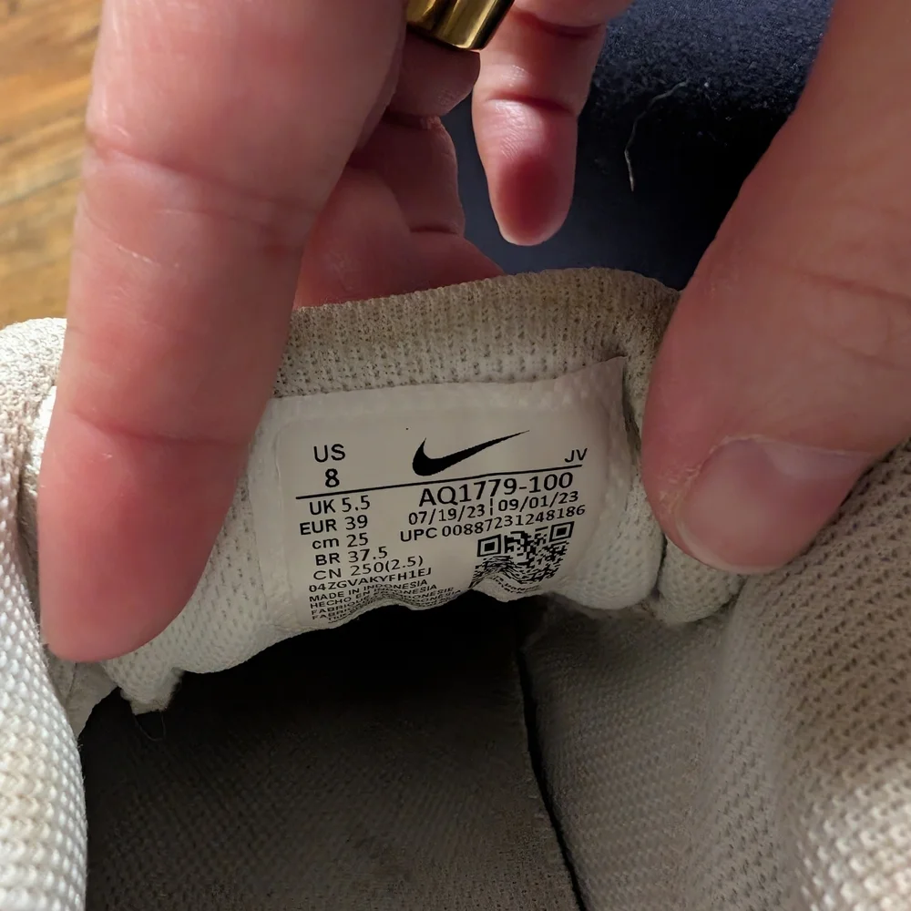 Nike White Enernon Low Sneakers Size 8‎